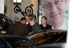 Amsterdam 1 november 2004
Mariska Hulscher en Irene v d Laar vertrekken uit Hotel de Grand samen met Sting.