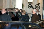 Amsterdam 1 november 2004
Mariska Hulscher en Irene v d Laar vertrekken uit Hotel de Grand samen met Sting.
