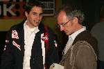 Someren, 22 Oktober 2005
Fanclub meeting van formule 1 coureur Christijan Albers
Christijan Albers in gesprek met Jeroen van Inkel
© Foto Bart Bel