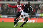 Eindhoven. 23 Oktober 2005
Kompetitiewedstrijd Seizoen 2005/2006 
PSV-AJAX, eindstand 1-0
Damarcus Beasley in stevig duel met Hatem Trabelsi
© Foto Bart Bel
