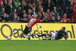 Eindhoven. 23 Oktober 2005
Kompetitiewedstrijd Seizoen 2005/2006 
PSV-AJAX, eindstand 1-0
Ibrahim Afellay wordt van achteren neergehaald door Wesley Sneijder
© Foto Bart Bel
