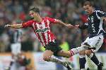 Eindhoven. 23 Oktober 2005
Kompetitiewedstrijd Seizoen 2005/2006 
PSV-AJAX, eindstand 1-0
Ibrahim Afellay wordt heel erg hard onderuit gehaald door Wesley Sneijder
© Foto Bart Bel