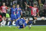 Eindhoven, 15 Oktober 2005 
Kompetiewedstrijd Seizoen 2005/2006 
PSV-AZ, eindstand 3-0 
Ibrahim Afellay wordt onderuit gehaald door Ron vlaar
© Foto Bart Bel