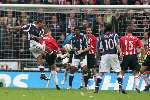 Eindhoven. 23 Oktober 2005
Kompetitiewedstrijd Seizoen 2005/2006 
PSV-AJAX, eindstand 1-0
Nigel de Jong schiet rechtstreeks op doel na een voorzet
© Foto Bart Bel