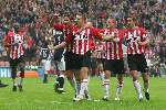 Eindhoven. 23 Oktober 2005
Kompetitiewedstrijd Seizoen 2005/2006 
PSV-AJAX, eindstand 1-0
Timmy simons viert feest met zijn teamgenoten na het benutten van de strafschop
© Foto Bart Bel