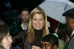 Amsterdam 18 oktober 2004
Prinses Maxima bij Continental Sports in Amsterdam. Maxima onder paraplu