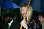 Amsterdam 18 oktober 2004
Prinses Maxima bij Continental Sports in Amsterdam. Maxima onder paraplu