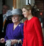 Den Haag 20 oktober 2004
Prinses Maxima bij Raad v State. Koningin Beatrix