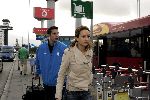 Amsterdam 9 oktober 2005
Aankomst Nederlands elftal op schiphol na kwalificatie WK
Robin v Persie met vrouw
Peter Smulders bv