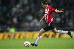 Eindhoven, 24 September 2005 
Kompetitiewedstrijd Seizoen 2005/2006 
PSV-RBC, eindstand 2-0 
Andre Ooijer legt aan om de bal ver naar voren te schieten
© Foto Bart Bel