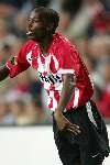 Eindhoven, 24 September 2005 
Kompetitiewedstrijd Seizoen 2005/2006 
PSV-RBC, eindstand 2-0 
DaMarcus Beasley voorovergebogen na het ingooien van de bal
© Foto Bart Bel