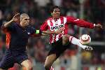 Eindhoven, 24 September 2005 
Kompetitiewedstrijd Seizoen 2005/2006 
PSV-RBC, eindstand 2-0 
Michael Lamey in duel om de bal met aanvoerder Tyrone Loran
© Foto Bart Bel