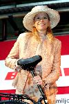 Heerenveen 14 september 2004
Maxima bij Batavus voor 1000000 e fiets. Maxima met Ed Nijpels