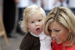 Den Haag 27 september 2005
Prinses Maxima en Amalia bestellen de eerste kinderpostzegels op paleis noordeinde.
Peter Smulders bv