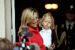 Den Haag 27 september 2005
Prinses Maxima en Amalia bestellen de eerste kinderpostzegels op paleis noordeinde.
Peter Smulders bv