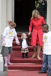 Den Haag 27 september 2005
Prinses Maxima en Amalia bestellen de eerste kinderpostzegels op paleis noordeinde.
Peter Smulders bv