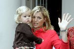 Den Haag 27 september 2005
Prinses Maxima en Amalia bestellen de eerste kinderpostzegels op paleis noordeinde.
Peter Smulders bv