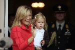 Den Haag 27 september 2005
Prinses Maxima en Amalia bestellen de eerste kinderpostzegels op paleis noordeinde.
Peter Smulders bv
