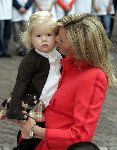 Den Haag 27 september 2005
Prinses Maxima en Amalia bestellen de eerste kinderpostzegels op paleis noordeinde.
Peter Smulders bv