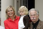 Den Haag 27 september 2005
Prinses Maxima en Amalia bestellen de eerste kinderpostzegels op paleis noordeinde.
Peter Smulders bv