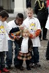 Den Haag 27 september 2005
Prinses Maxima en Amalia bestellen de eerste kinderpostzegels op paleis noordeinde.
Peter Smulders bv