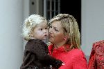 Den Haag 27 september 2005
Prinses Maxima en Amalia bestellen de eerste kinderpostzegels op paleis noordeinde.
Peter Smulders bv