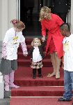 Den Haag 27 september 2005
Prinses Maxima en Amalia bestellen de eerste kinderpostzegels op paleis noordeinde.
Peter Smulders bv