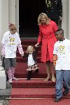 Den Haag 27 september 2005
Prinses Maxima en Amalia bestellen de eerste kinderpostzegels op paleis noordeinde.
Peter Smulders bv