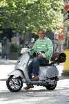 Amsterdam 21 september 2005
Edwin Smulders op vespa scooter op pc hooftstraat
Peter Smulders bv