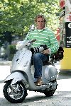 Amsterdam 21 september 2005
Edwin Smulders op vespa scooter op pc hooftstraat
Peter Smulders bv