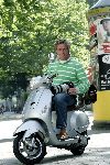 Amsterdam 21 september 2005
Edwin Smulders op vespa scooter op pc hooftstraat
Peter Smulders bv