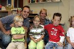 Fijnaart 23 augustus 2005
Christiaan Bauer voor het eerst naar school met broer Jan en Frans Bauer en Mariska
Peter Smulders bv
