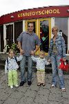 Fijnaart 23 augustus 2005
Christiaan Bauer voor het eerst naar school met broer Jan en Frans Bauer en Mariska
Peter Smulders bv