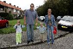 Fijnaart 23 augustus 2005
Christiaan Bauer voor het eerst naar school met broer Jan en Frans Bauer en Mariska
Peter Smulders bv