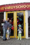 Fijnaart 23 augustus 2005
Christiaan Bauer voor het eerst naar school met broer Jan en Frans Bauer en Mariska
Peter Smulders bv