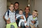 Fijnaart 23 augustus 2005
Christiaan Bauer voor het eerst naar school met broer Jan en Frans Bauer en Mariska. Frans Bauer jr
Peter Smulders bv